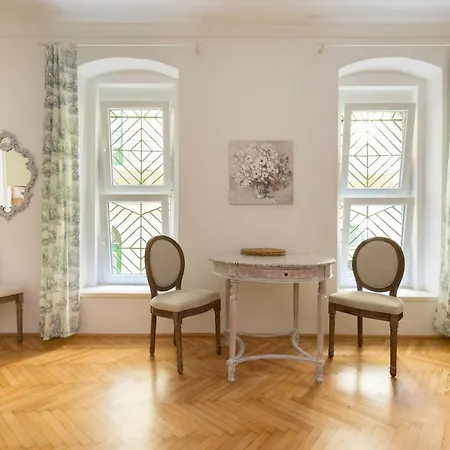 Vintage Style Apartment Budapest