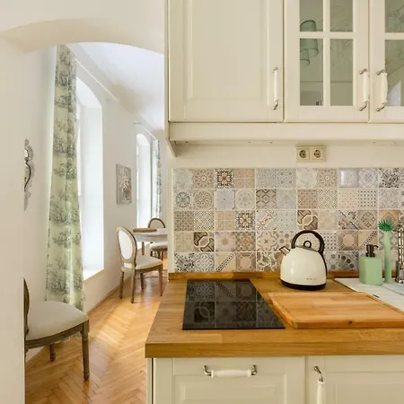Vintage Style Apartment *