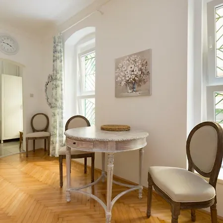 Vintage Style Apartment